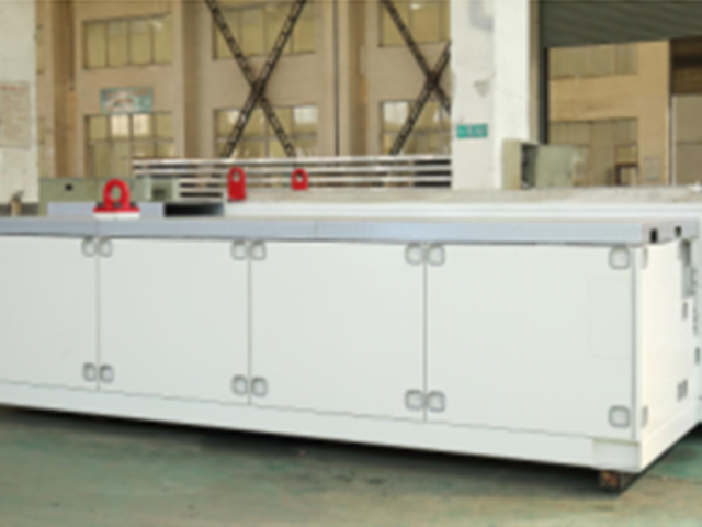 Injection molding machine oil tank